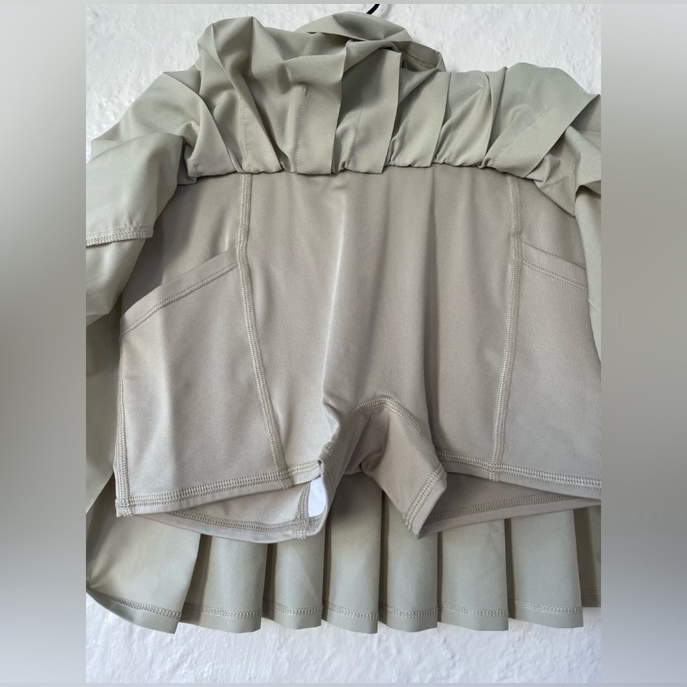 Alo Yoga Varsity pleated tennis miniskirt, built in shorts; S -see measurements - Picture 4 of 5